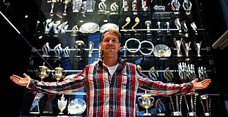 Red Bull'un Formula 1 kupaları çalındı