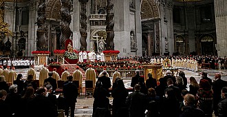 Vatikan'da Noel ayini!..
