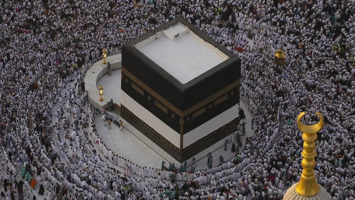 Kabe'de intihar saldırısı iddiası paniğe yol açtı
