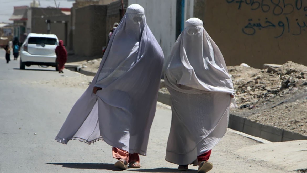 Taliban'dan yeni yasak; Sokakta kadın sesi duyulmayacak