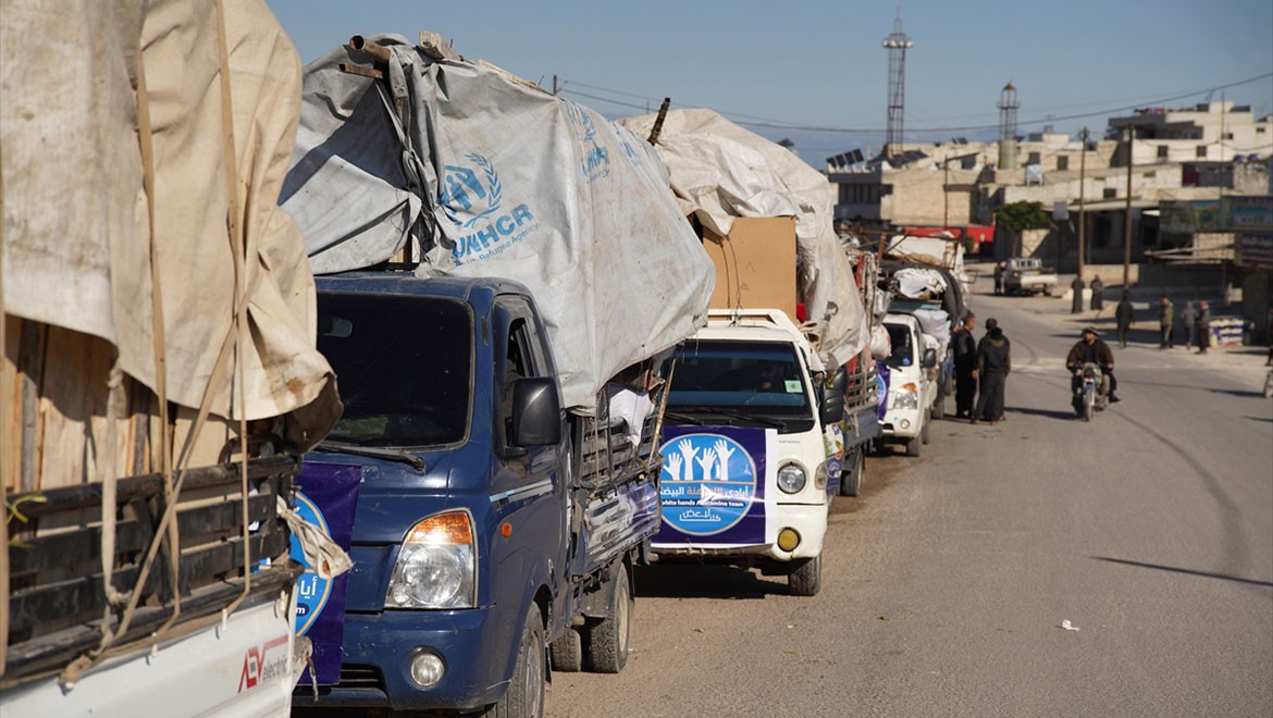 Suriye'nin kuzeyindeki siviller köylerine dönmeye başladı