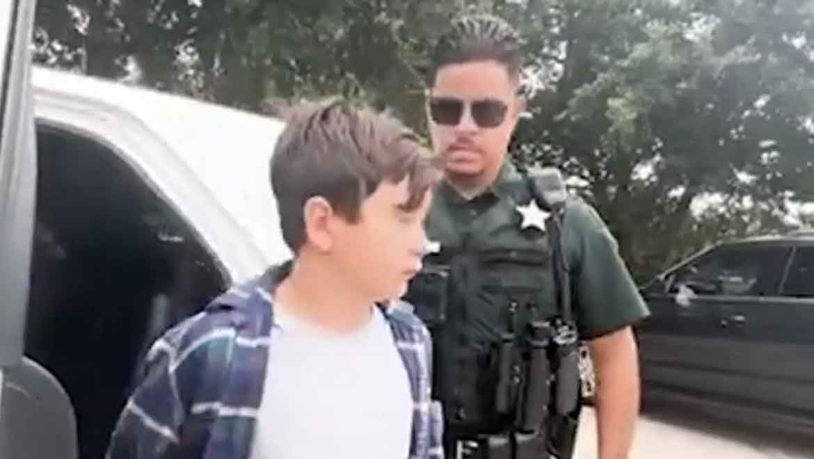 Sosyal medyada oyuncak silahlarını gösteren çocuk tutuklandı