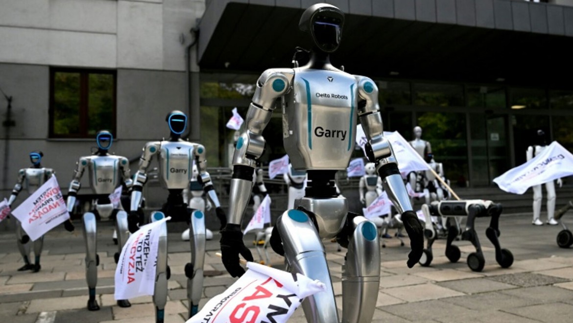 Polonya'da robotlar, yapay zekaya karşı protesto düzenledi