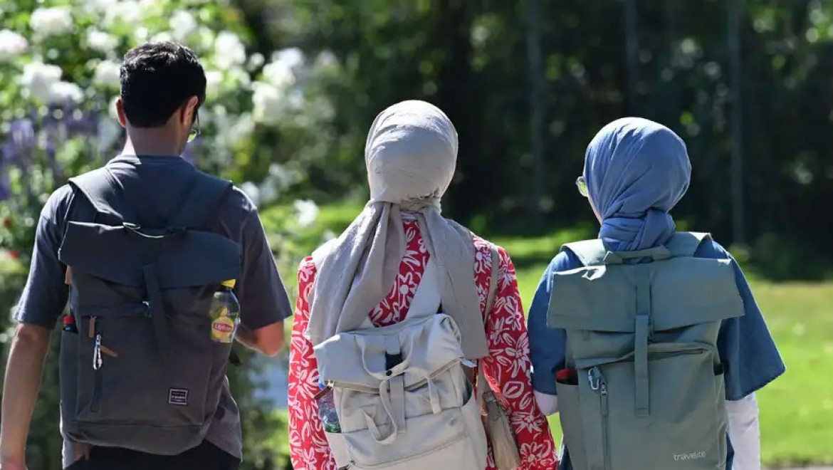 Avusturya okullarında başörtüsü yasağı başladı