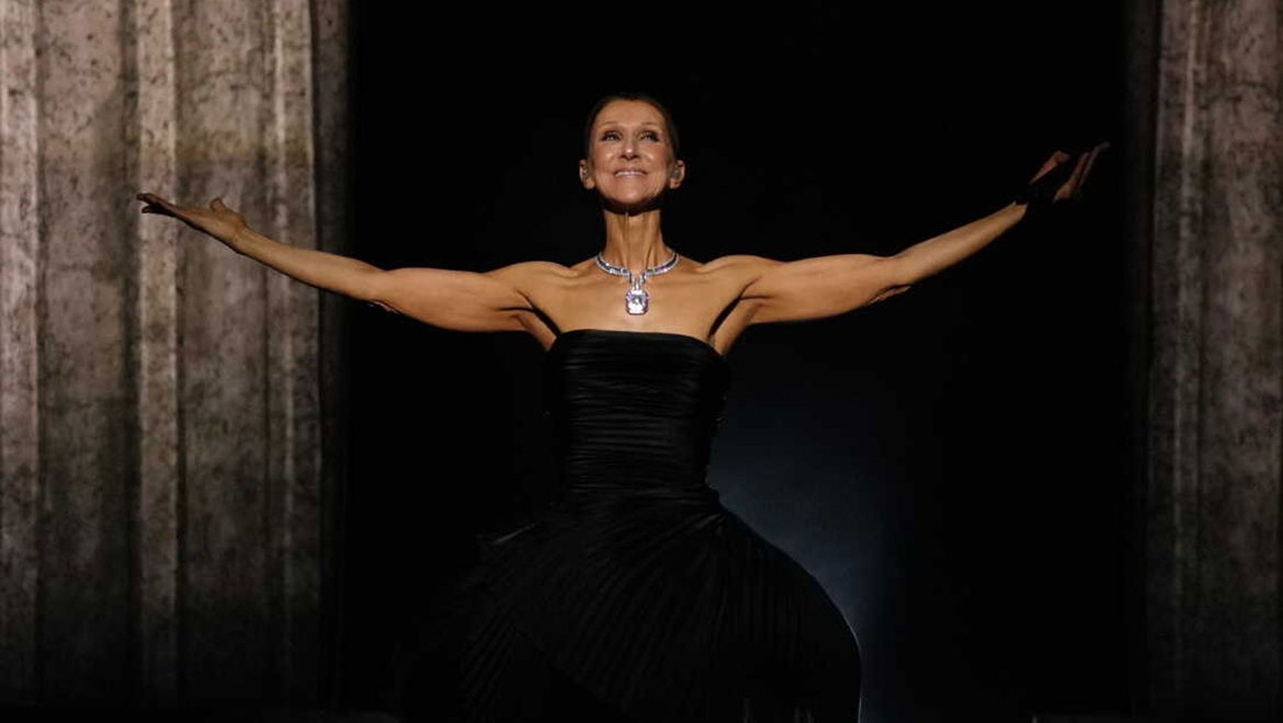 Celine Dion altı yıl sonra Paris'te sahneye döndü