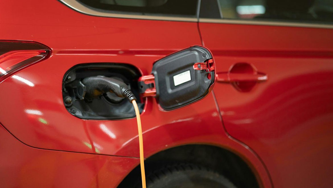 Elektrikli arabaları birkaç dakikada şarj eden batarya