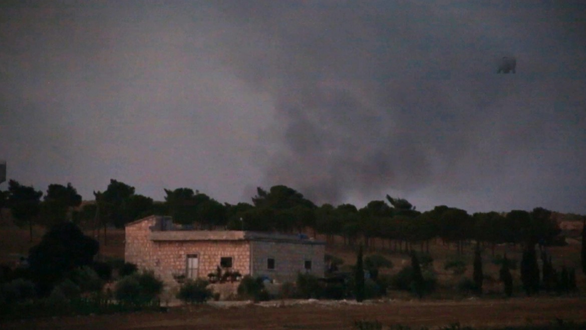 Halep'te askeri alandaki patlamalarda 4 kişi yaralandı