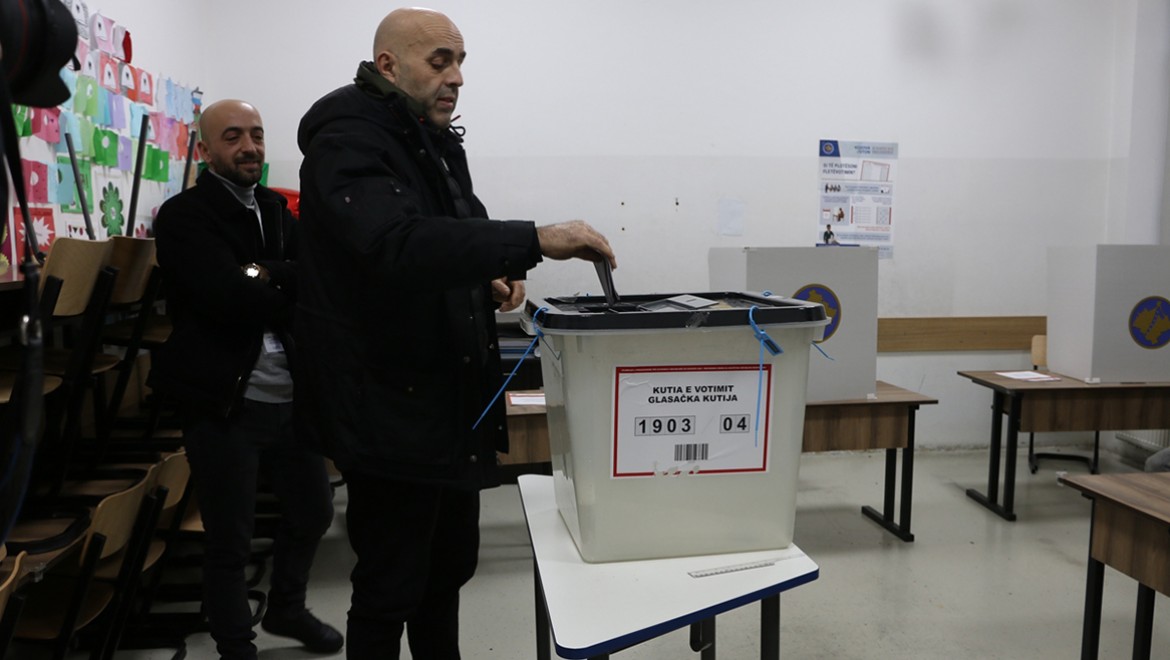 Kosova'da erken genel seçim