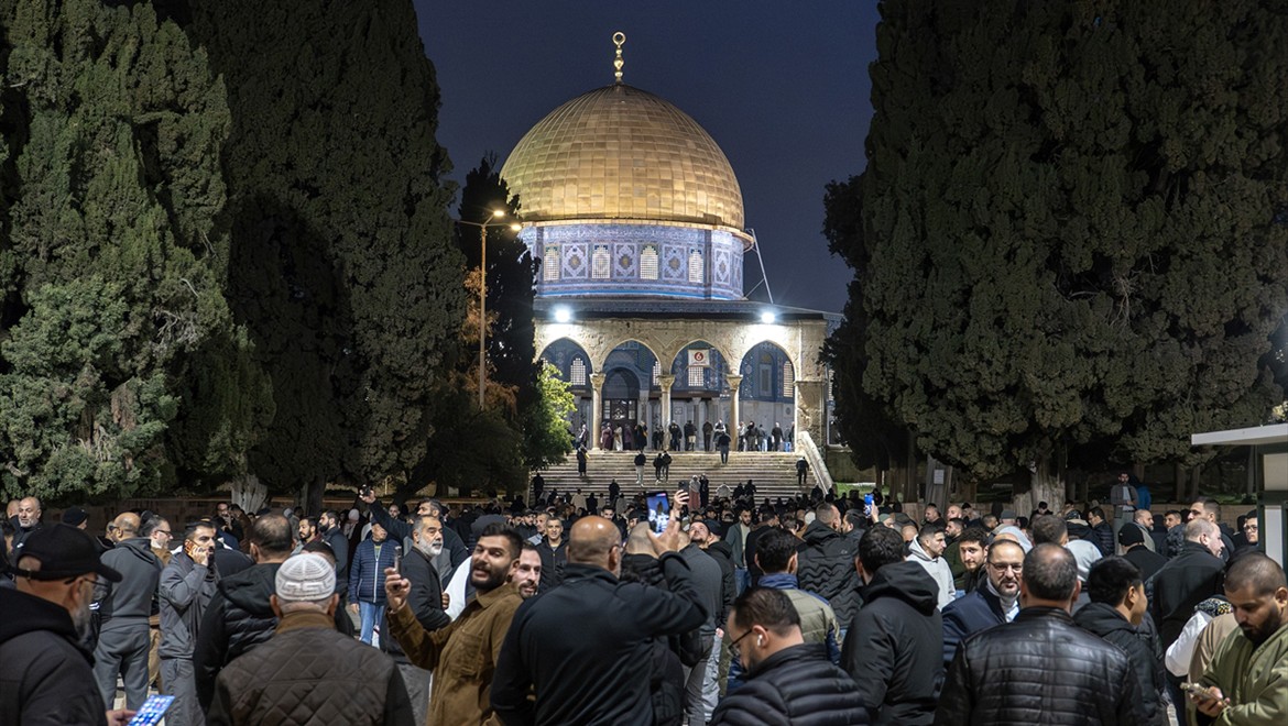 Mescid-i Aksa, 41 gün sonra ibadete açıldı