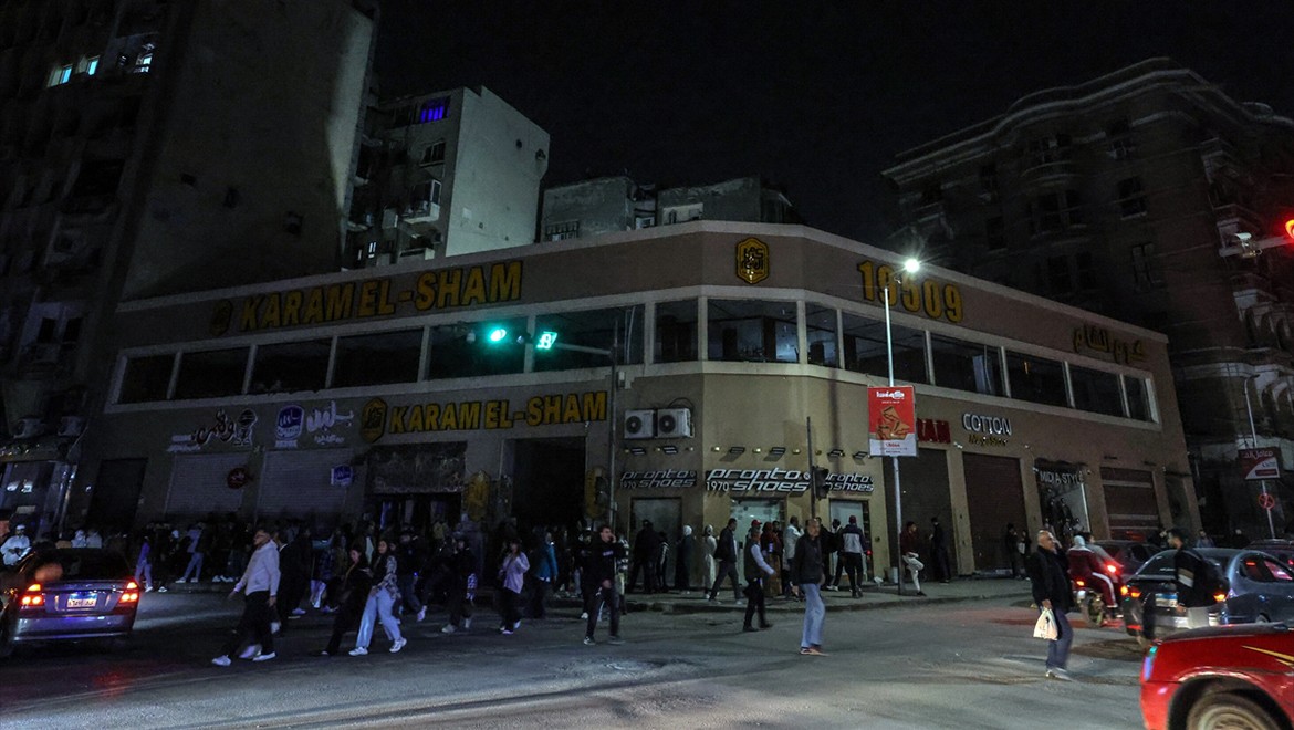 Mısır'da enerji tasarrufu için ışıklar erken kapatıldı