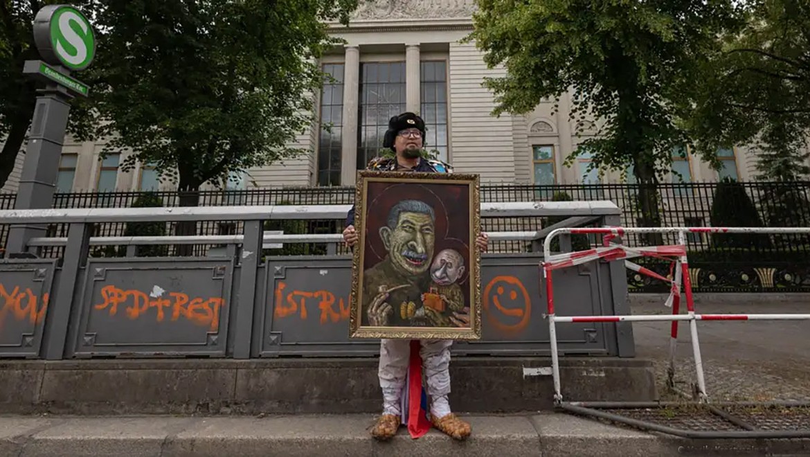 Putin'e muhalif Rus karikatürist Polonya'da öldürüldü