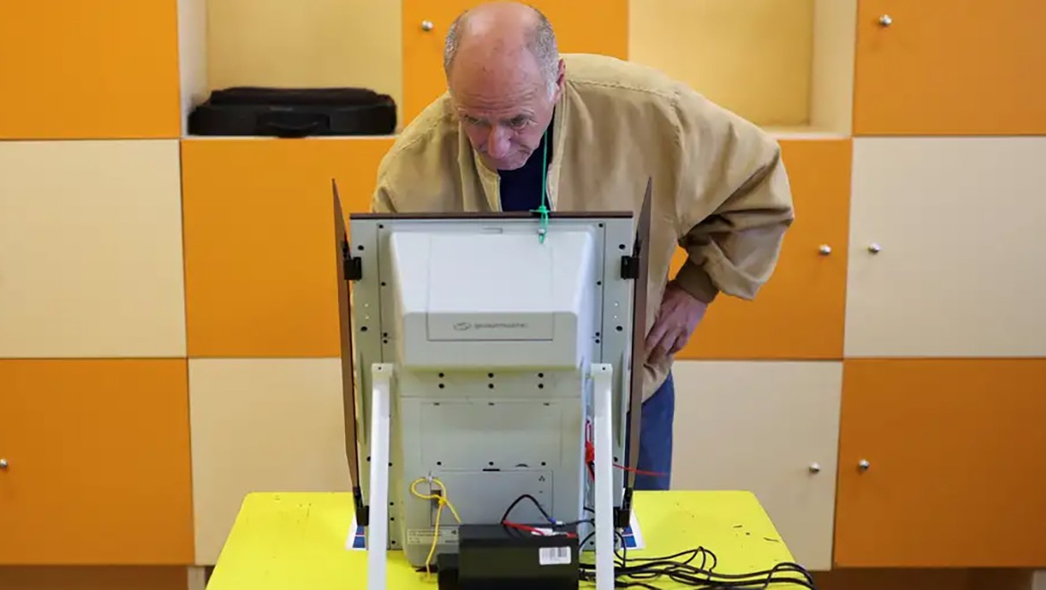 Bulgaristan yine sandık başında