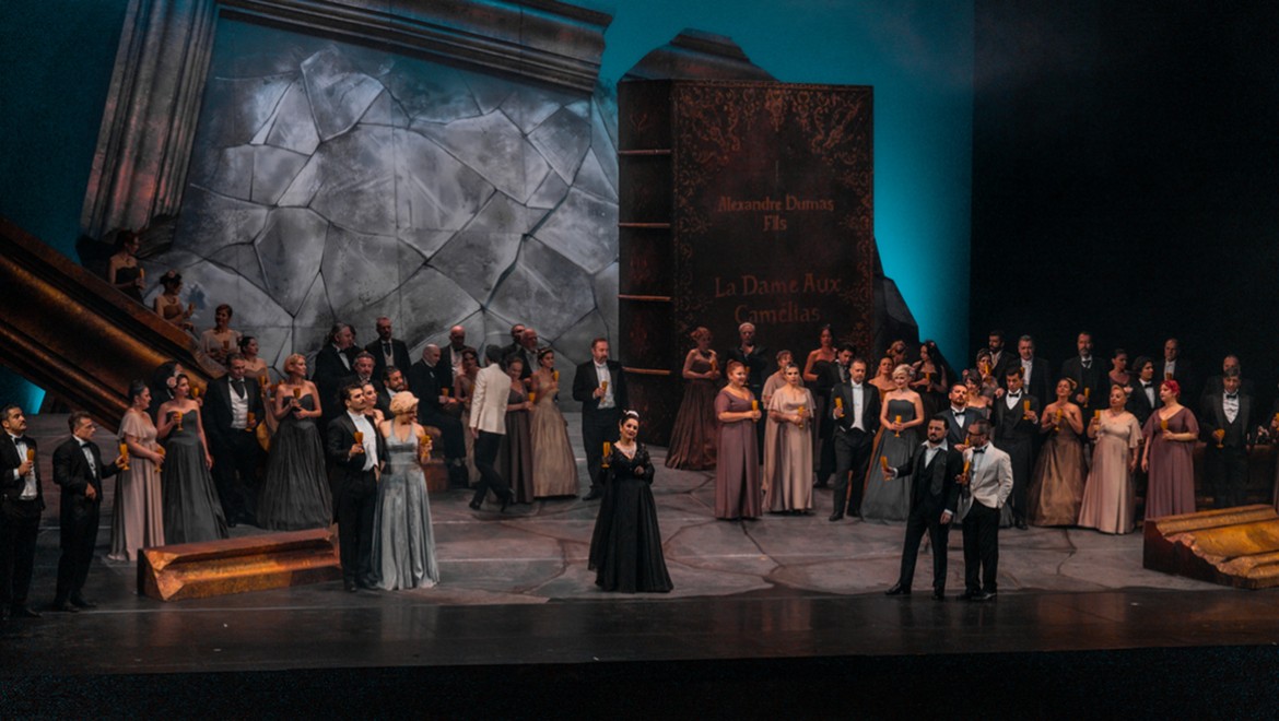 La Traviata festival sahnesindeydi