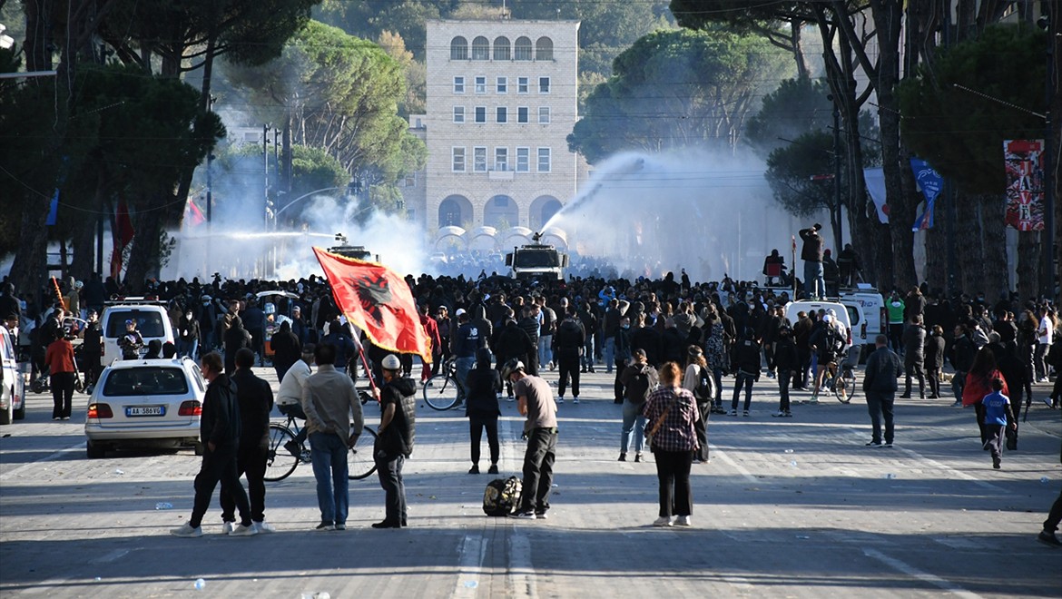 Arnavutluk'ta protestolar: Başbakan Rama istifa çağrılarını reddetti