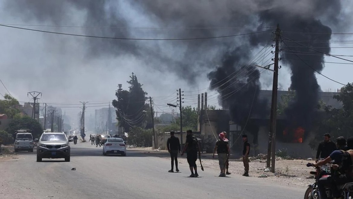 Suriye ordusu ile Hecri'ye bağlı gruplar Suveyda'da çatışıyor
