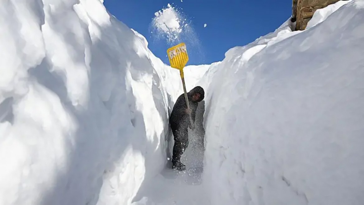 Isınan dünyada neden bu kadar çok kar yağıyor?