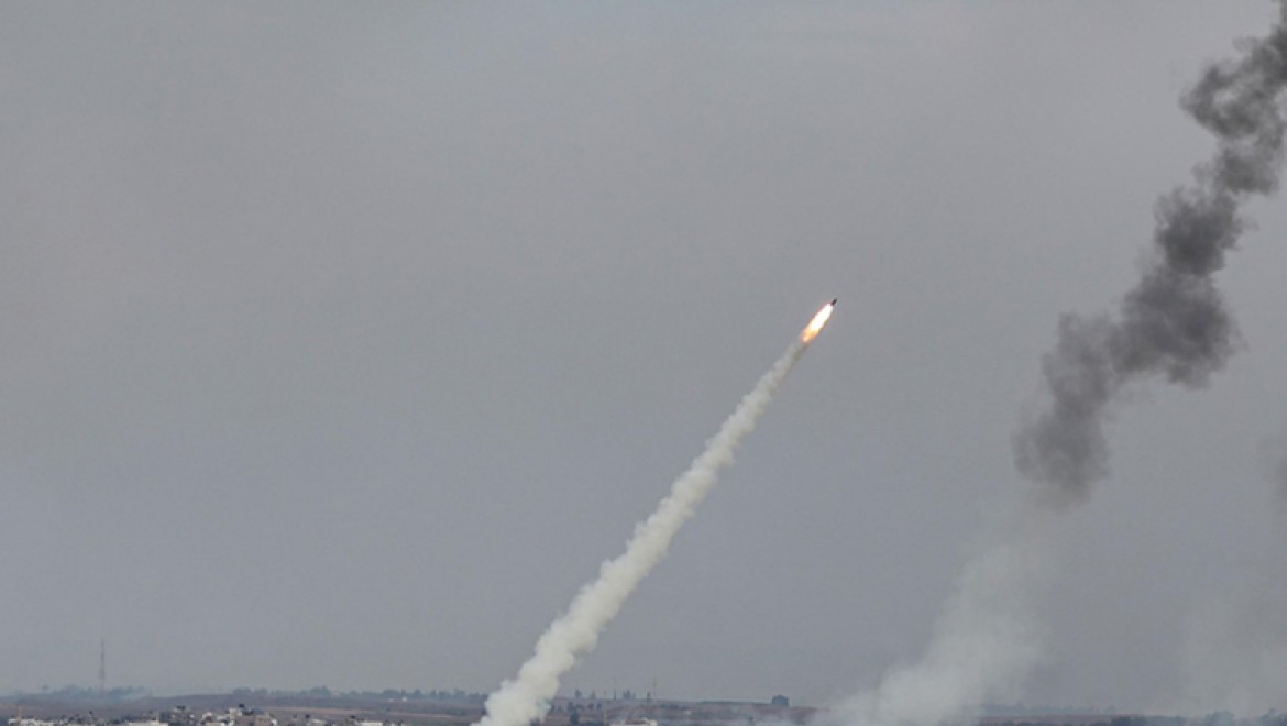Hizbullah'tan İsrail askerlerine roketlerli saldırı