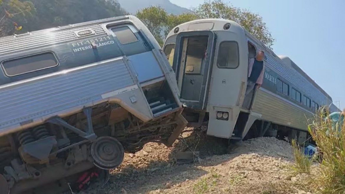 Meksika'da tren aydan çıktı: 13 ölü