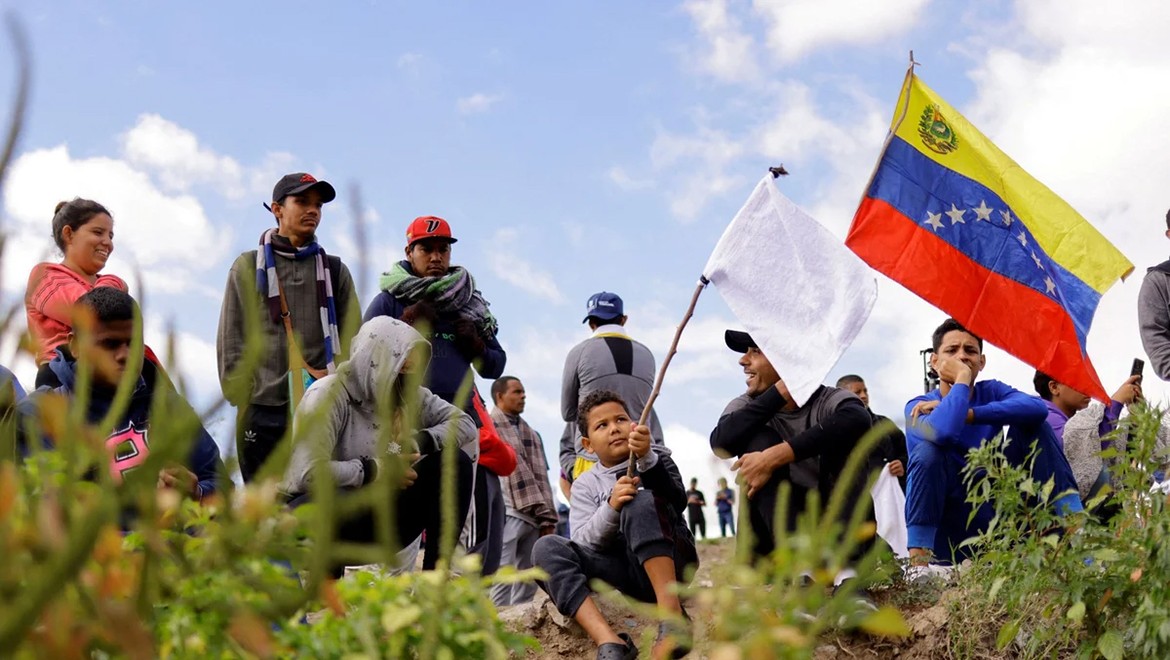 Venezuela, göçmenler için geri dönüşleri yeniden başlatacak