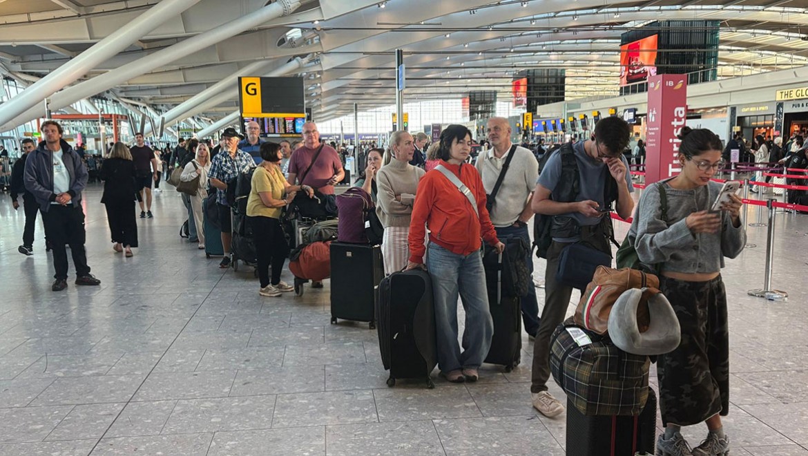 İngiltere'de hava trafiğini felç eden arızanın nedeni ortaya çıktı