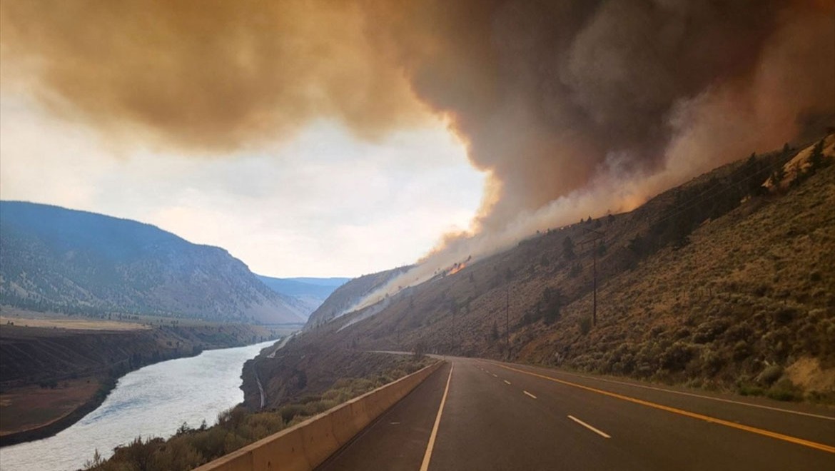 Kanada'da orman yangınları binlerce kişiyi evinden etti