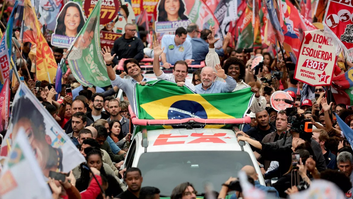 Lula ile Bolsonaro'nun oğlu karşı karşıya