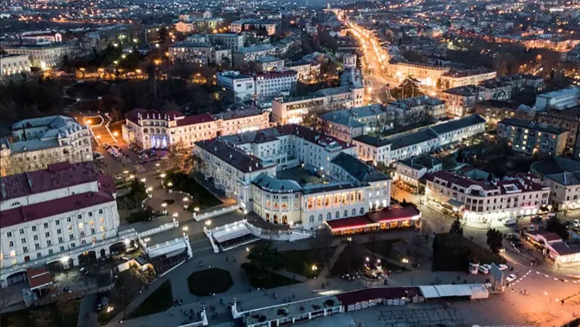 Düşürülen füzenin başlığı apartman çatısında bulundu
