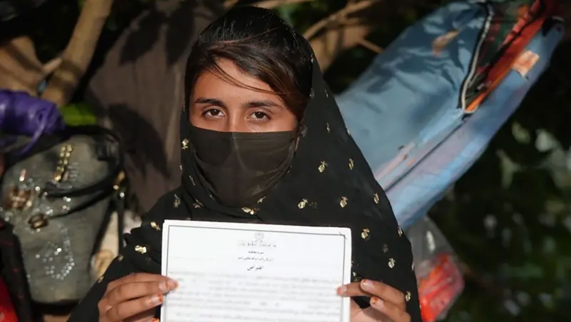 Afganistan'da kadın hakimler görevden uzaklaştırılıyor