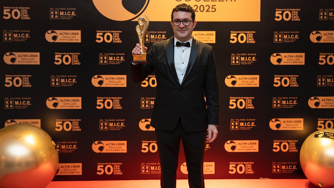 RS Holding CMO'su Dr. Naim Çetintürk En Beğenilen CMO ödülünü kazandı