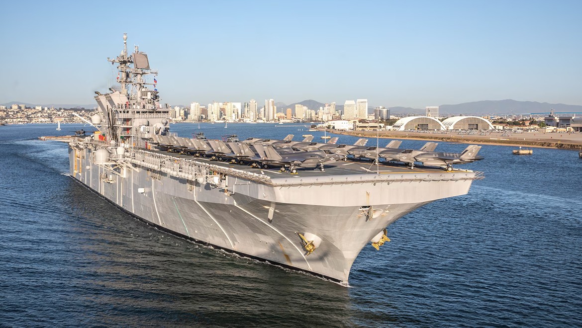 3 bin 500 asker taşıyan hücum gemisi Orta Doğu'ya ulaştı