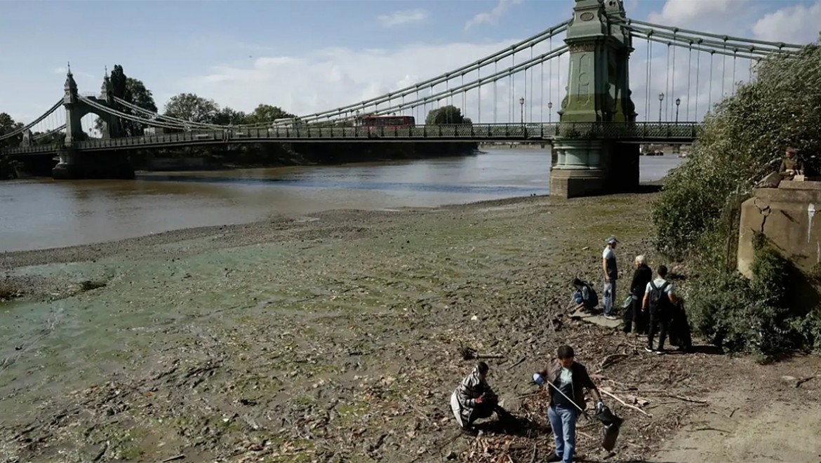 Ünlü Thames Nehri'nden 180 ton ıslak mendil çıkarıldı