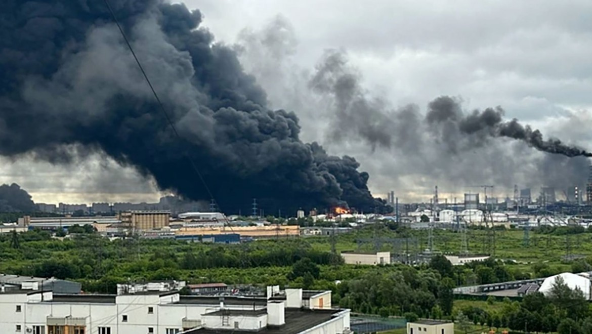 Ukrayna' saldırısında Moskova Petrol Rafinerisi hasar aldı