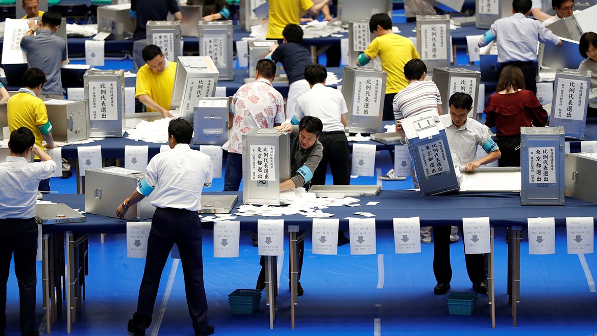 Japonya, erken genel seçim için sandık başına gitti