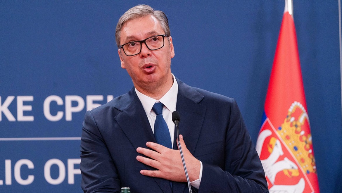Vucic istifa etti, erken seçimlerin önü açıldı