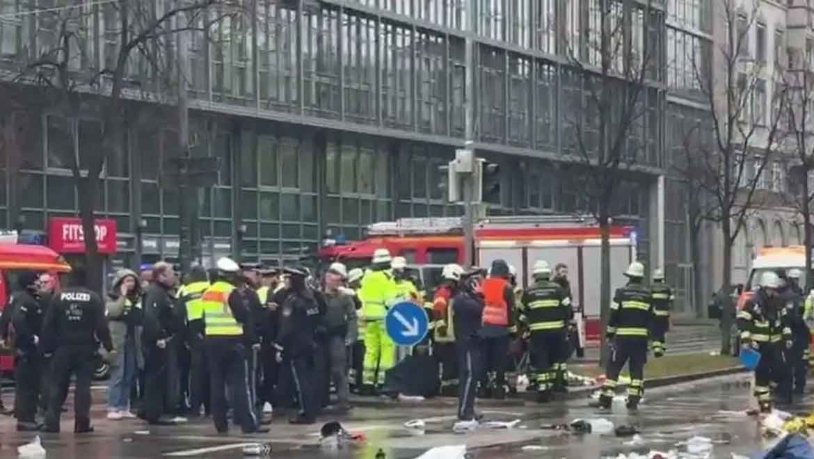 Münih'te bir araç halkın arasına daldı, 15 yaralı