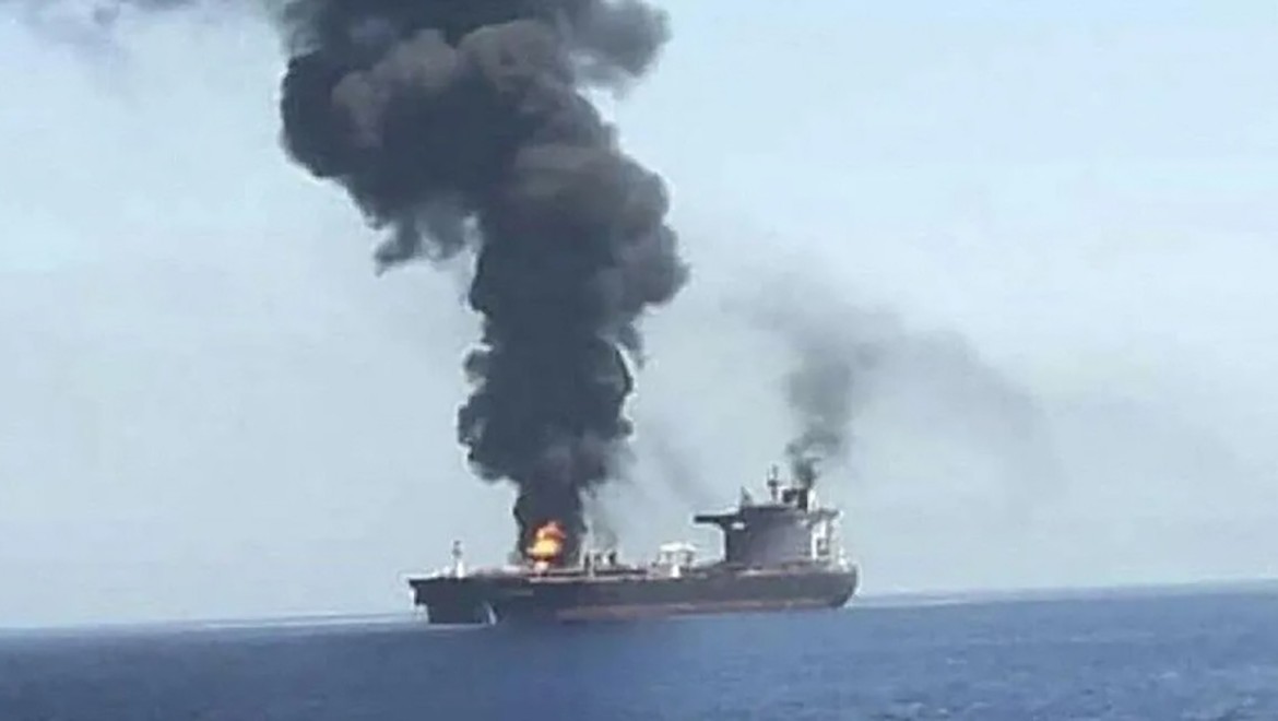 Hürmüz Boğazı'nda bir tanker vuruldu
