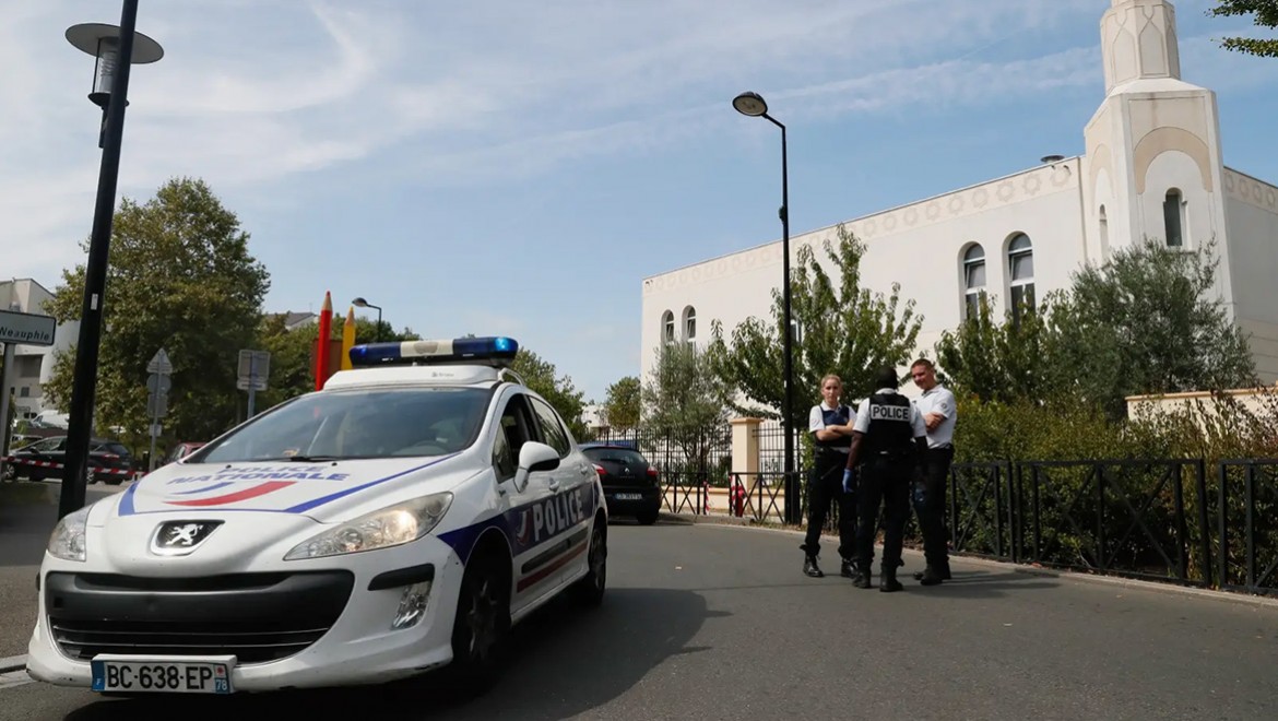 Paris yakınlarında silahlı saldırı: En az 1 ölü, 4 yaralı