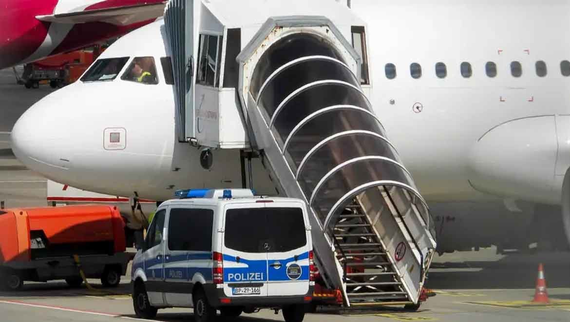 Almanya'dan sınır dışı edilenlerin sayısı arttı