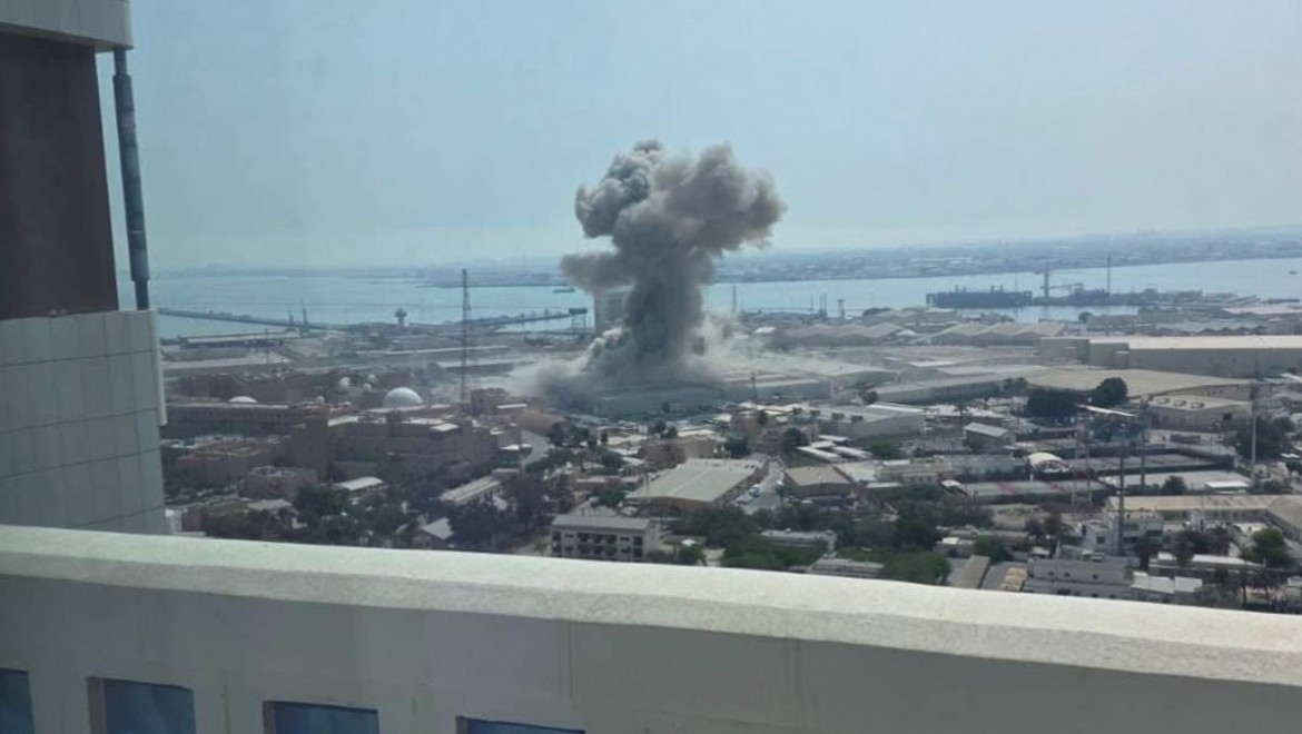 İran, Bahreyn'de ABD üssü ve bağlantı köprülerini bombaladı