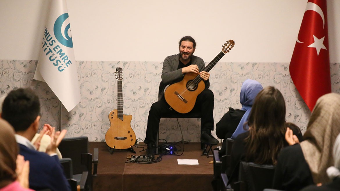 "Endülüs'ten Anadolu'ya mikrotonal gitar" dinletisi