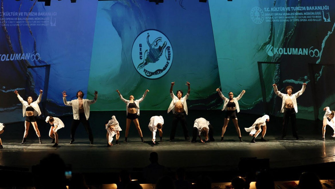 Genç dansçılar bir ilke imza attı