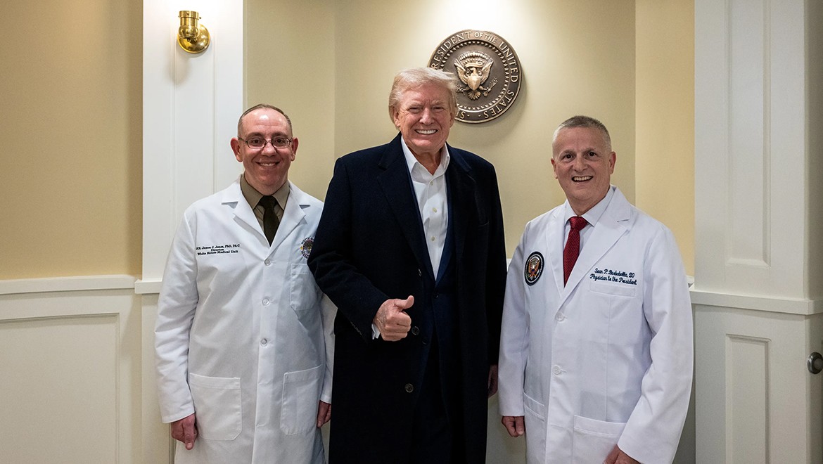 Trump doktorunu ne kadar yakınında tutuyor?