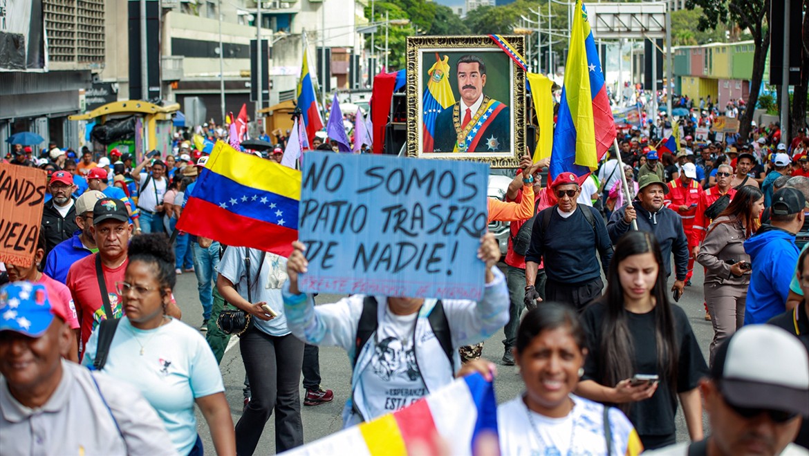 Venezuela'da binlerce kişi Maduro'ya destek için yürüdü