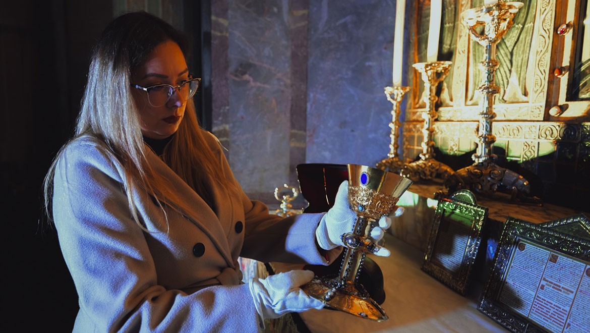 Altın kadehle anma töreni