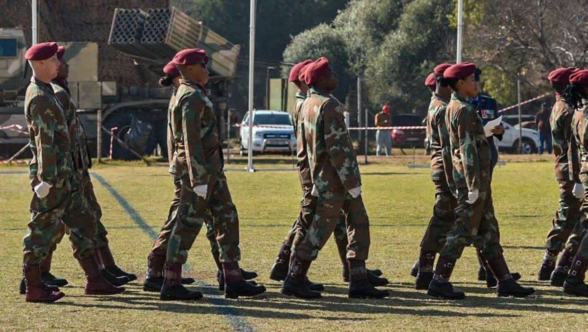 G. Afrika ordusu, Cape Town ve Johannesburg'da sokağa iniyor