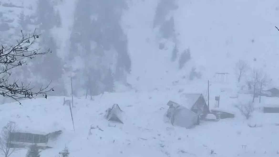 Japonya'da kaplıca otellerinde çığ alarmı