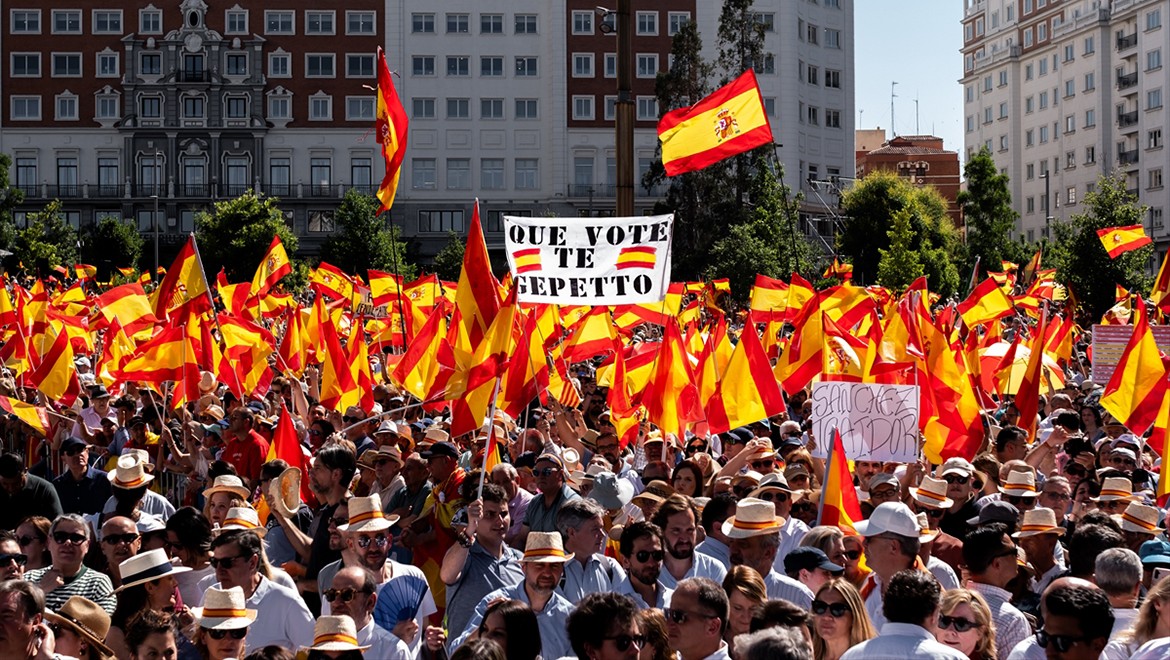 İspanya'da merkez sağ muhalefetten "erken seçim" gösterisi