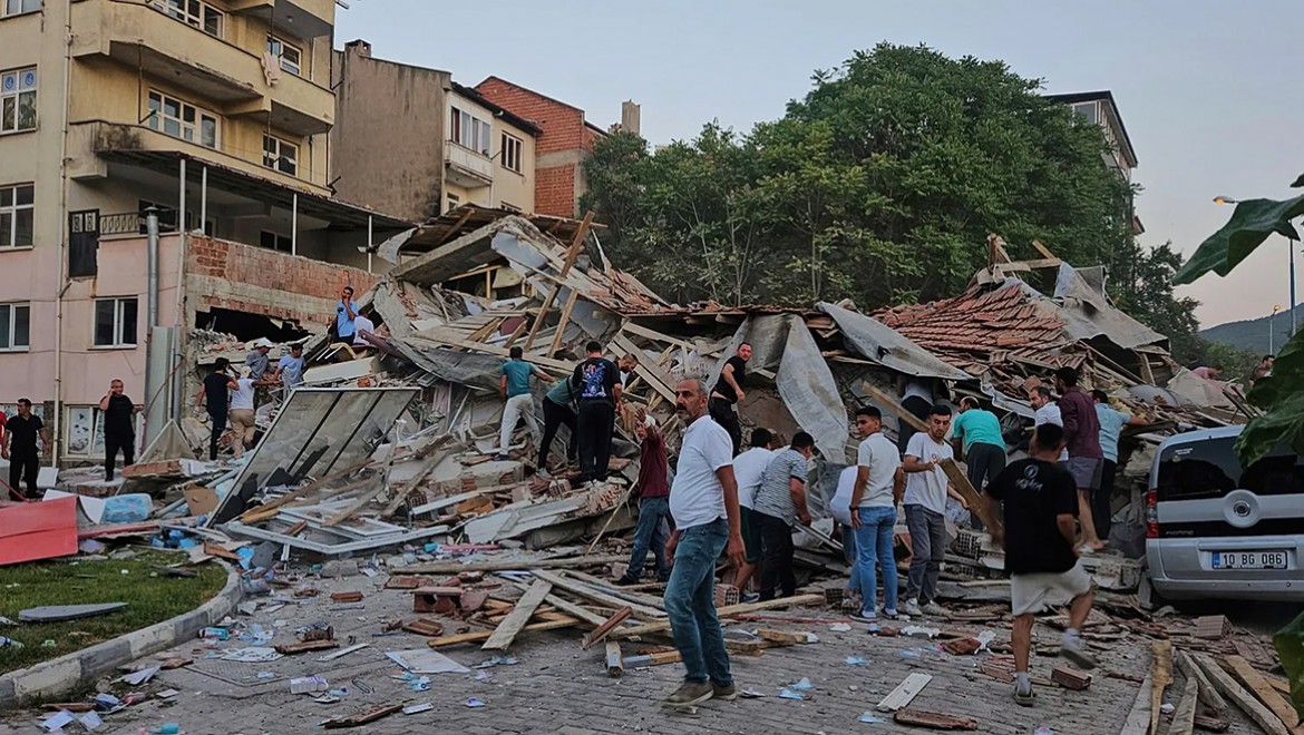 Çin'de 7 büyüklüğündeki depremde 16 kişi öldü