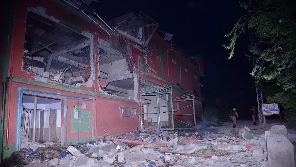 Hindistan ve Pakistan birbirini vurdu