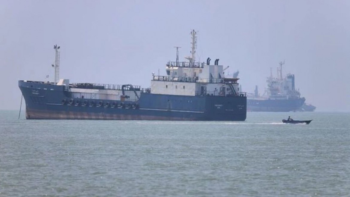 İran, Hürmüz Boğazı'nda 3 petrol tankerini hedef aldı